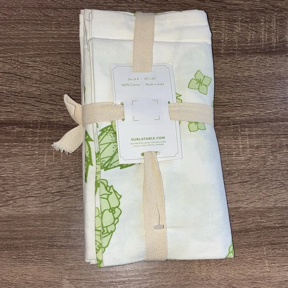NWT Sur La Table Green Hydrangeas Set of 4 Napkins